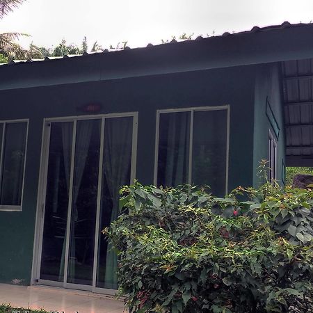 Ulu River Lodge Gopeng Exteriör bild